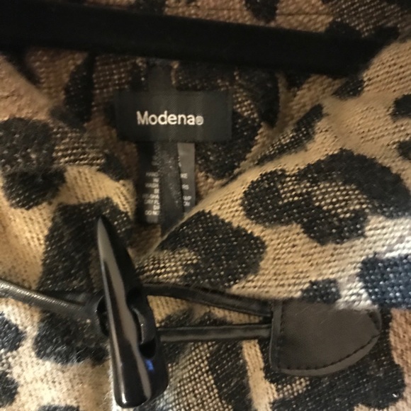 Leopard print sweater cape coat. Angled bottom - Picture 2 of 7